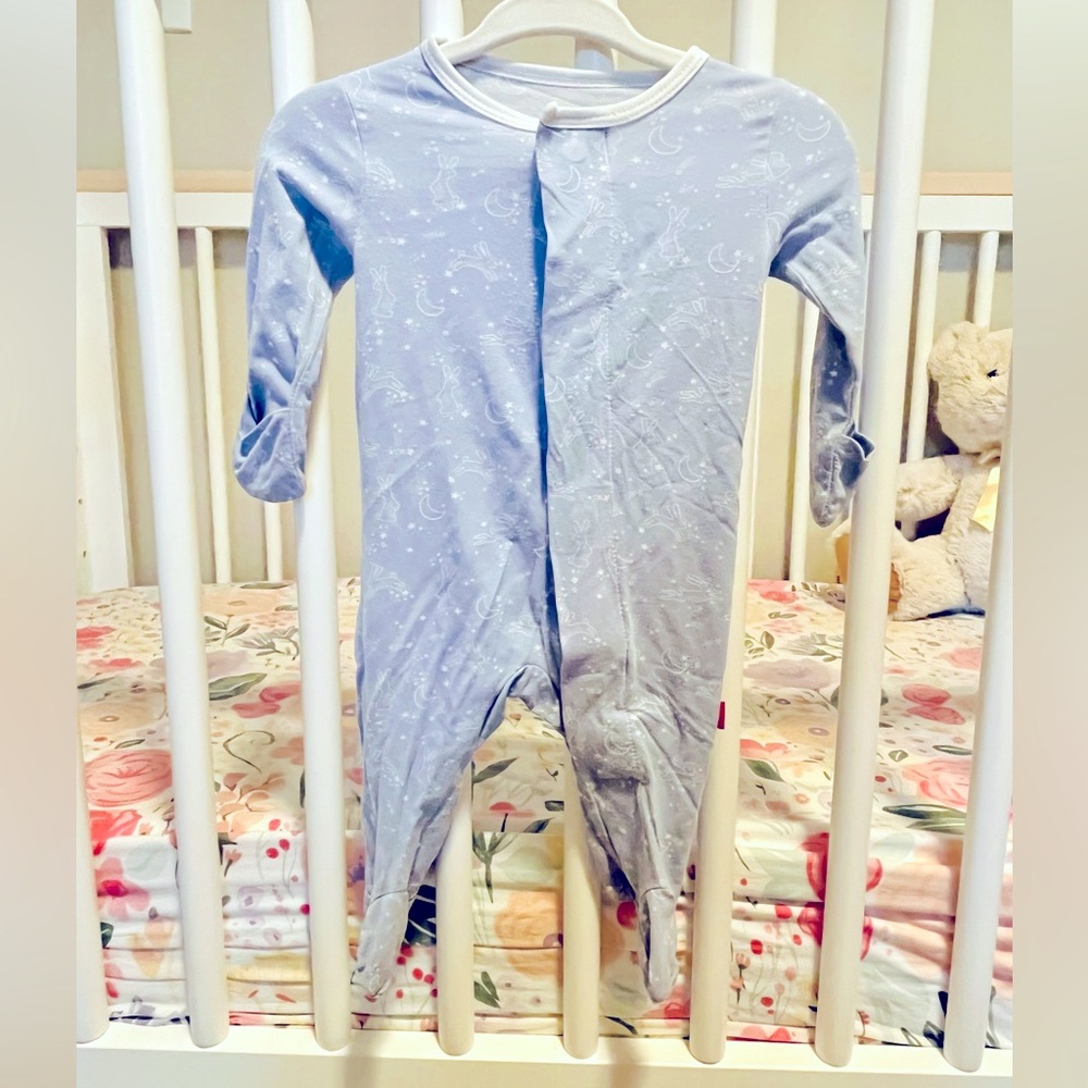 Magnetic 🧲 me modal stretchy nb magnet close pajama sleeper unisex baby footies